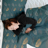 Set de ropa de cama con manta terapéutica verde con hoja dorada