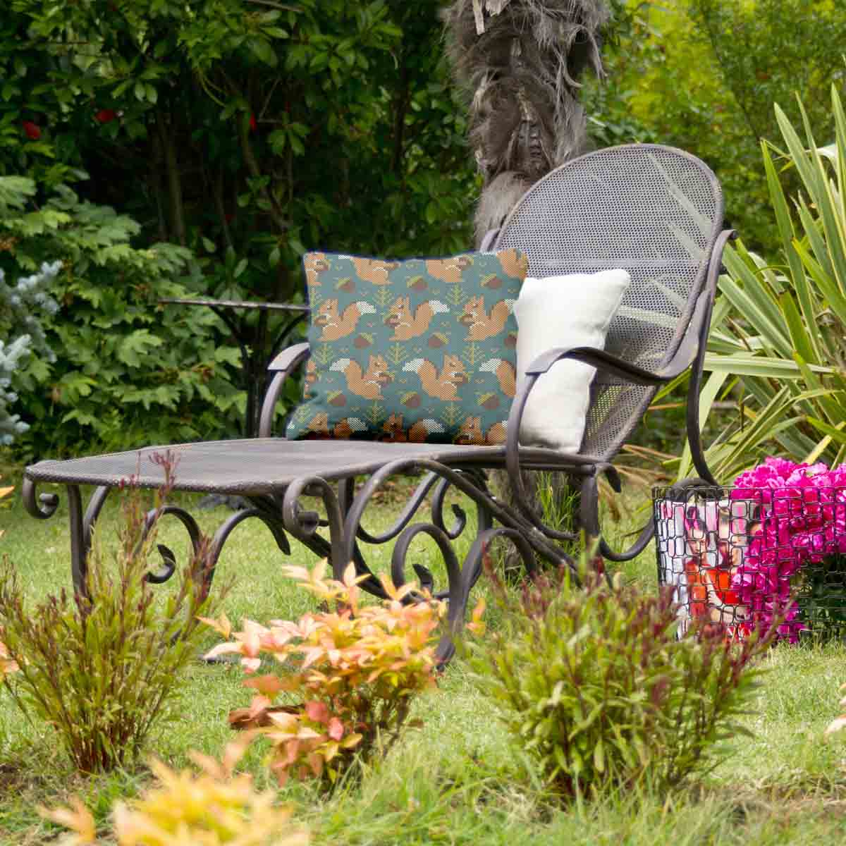 Almohada de salud verde con ardilla