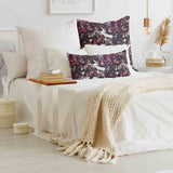 Almohada de salud con mar de flores moradas