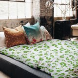 Set de ropa de cama con mantas terapéuticas y signos de interrogación verdes