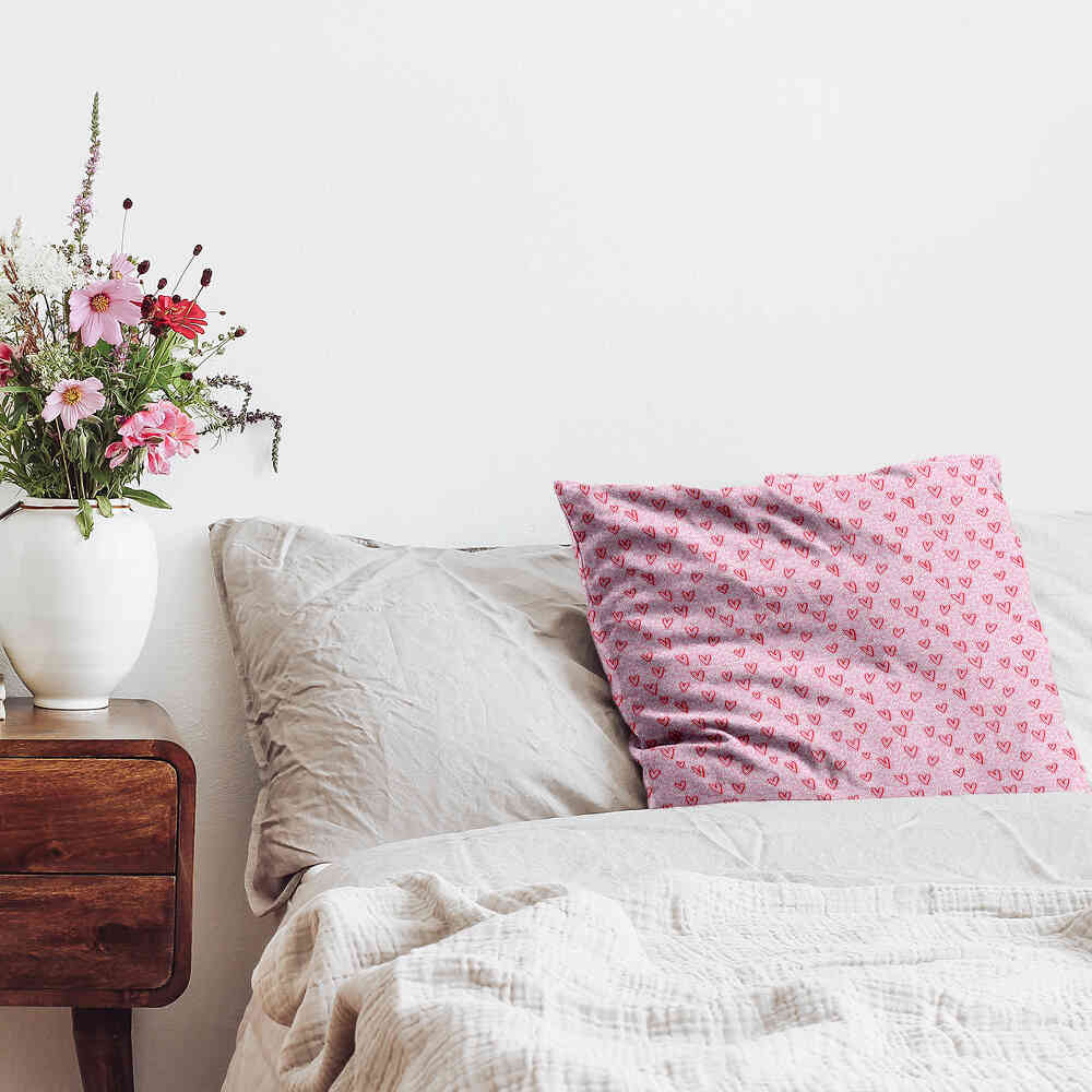 Almohada de salud rosa con corazones rojos