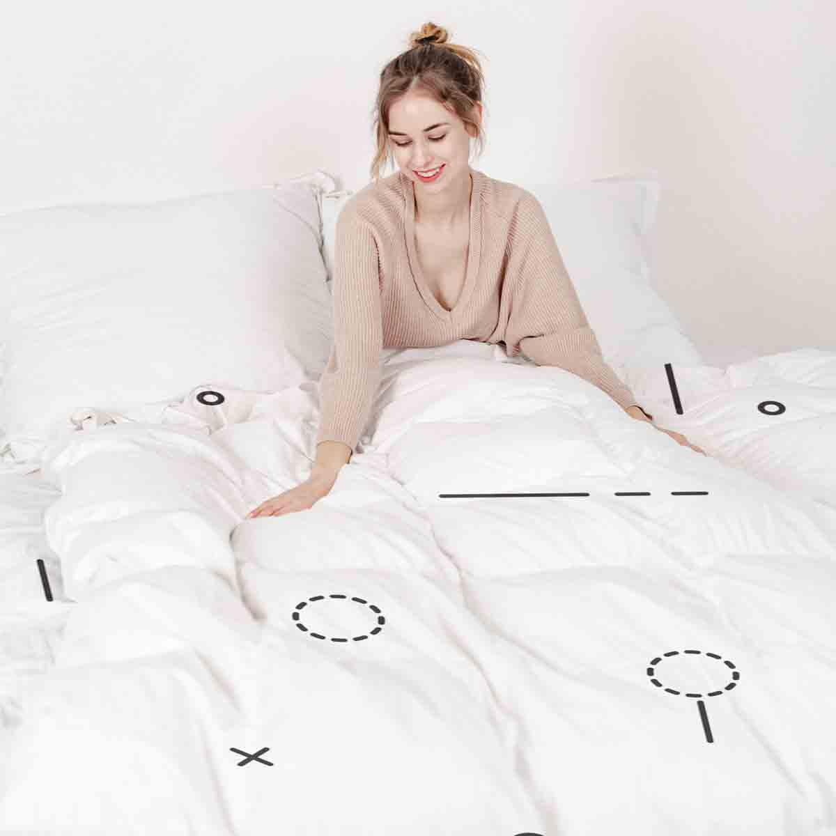 Juego de ropa de cama con manta terapéutica blanca con formas negras