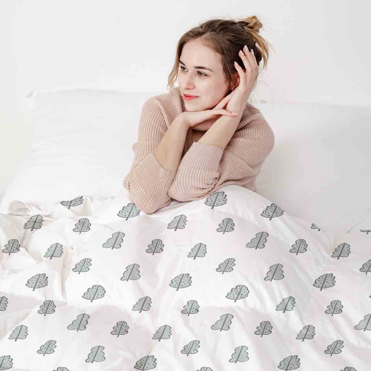 Juego de ropa de cama con manta terapéutica blanca con arbolitos