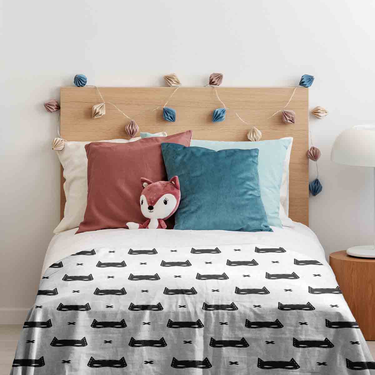 Juego de ropa de cama con manta terapéutica blanca con máscara de gato