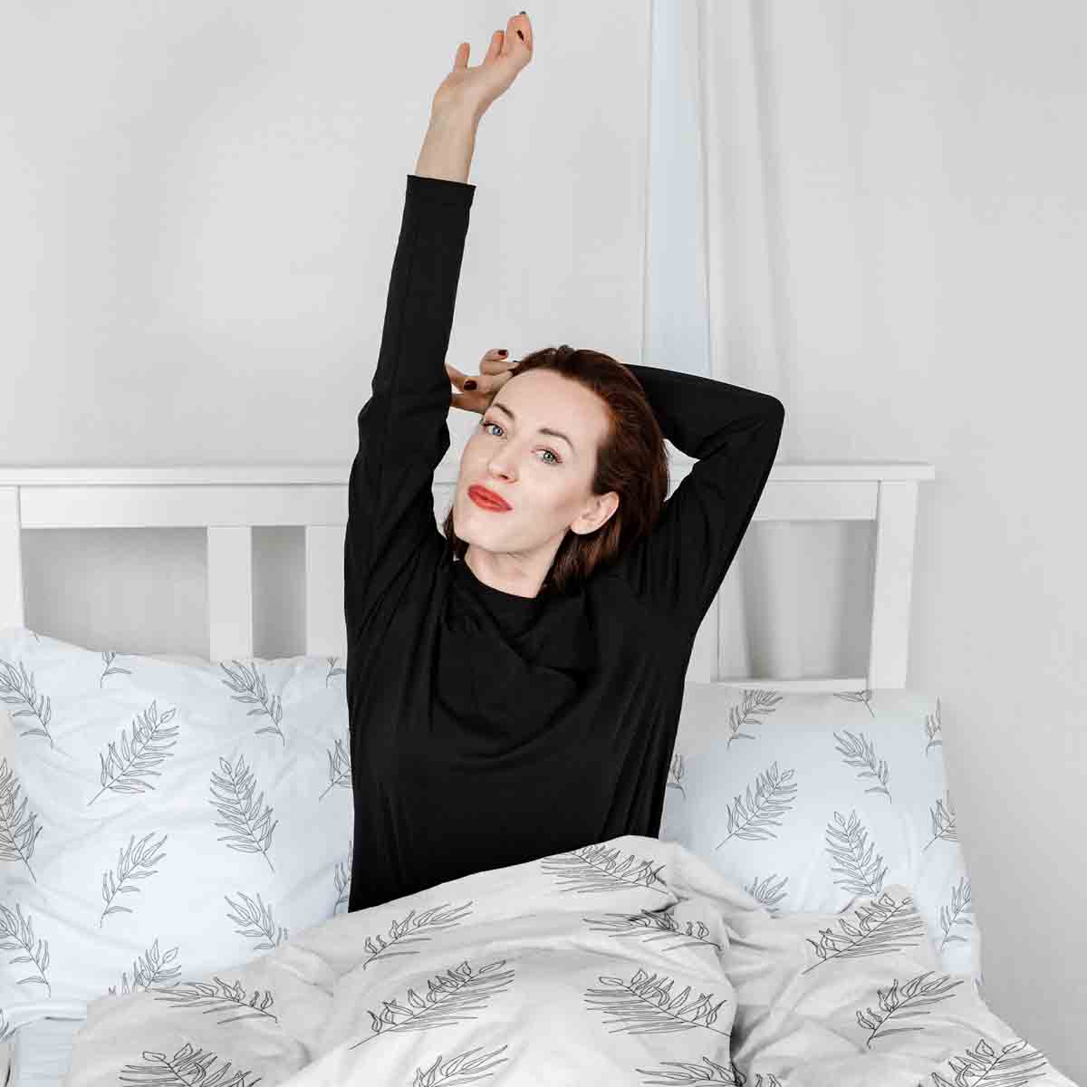 Juego de ropa de cama con manta terapéutica blanca con ramas grises