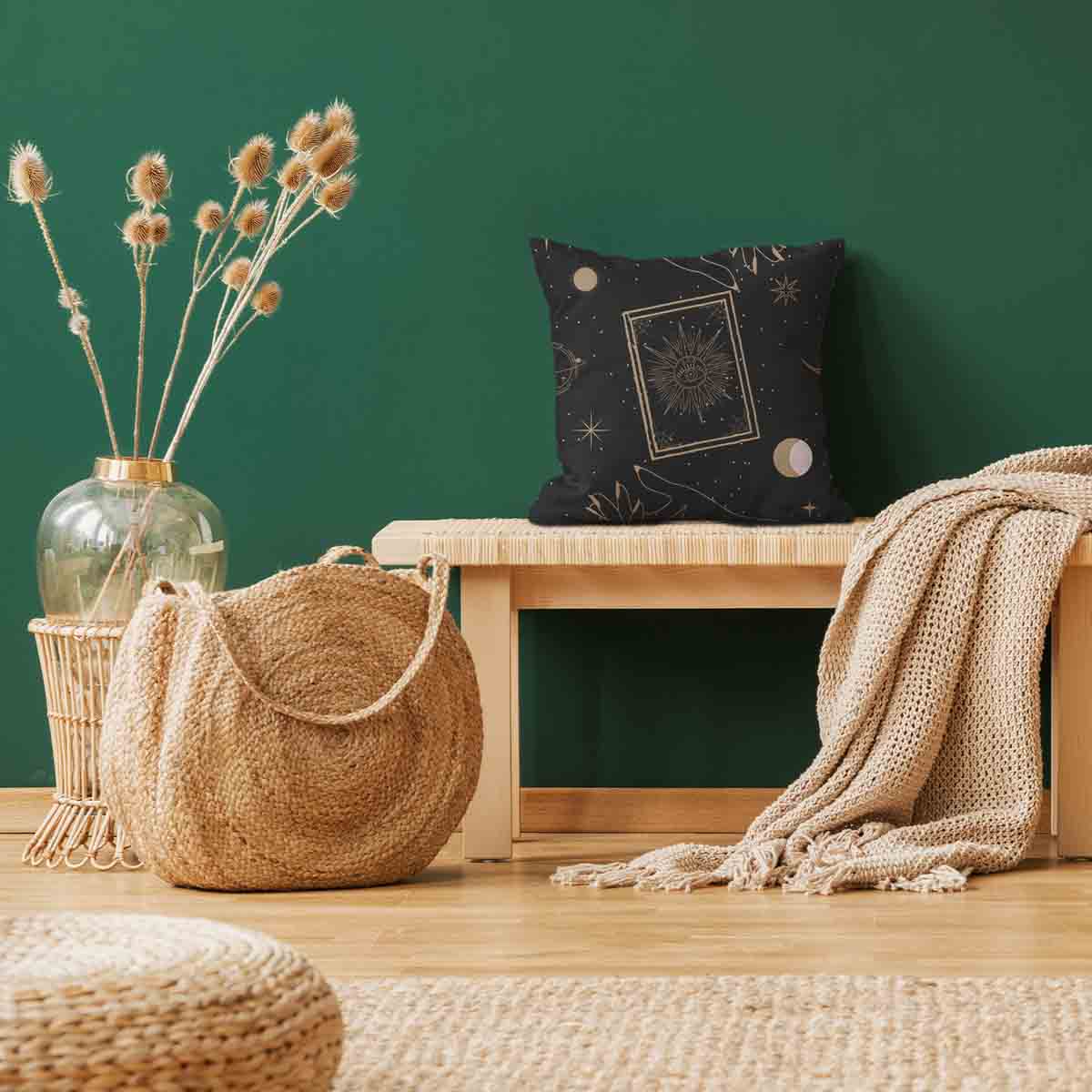 Almohada de salud negra con sol, luna y estrellas