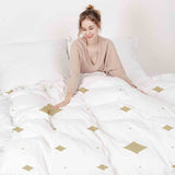 Set de ropa de cama con mantas terapéuticas cuadrados dorados