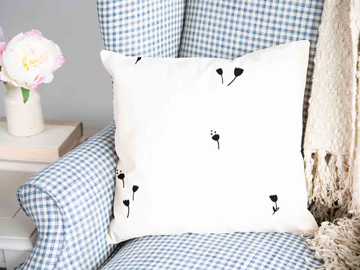 Almohada de salud blanca con dientes de león negros