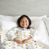 Set de ropa de cama con manta terapéutica y flores amarillas
