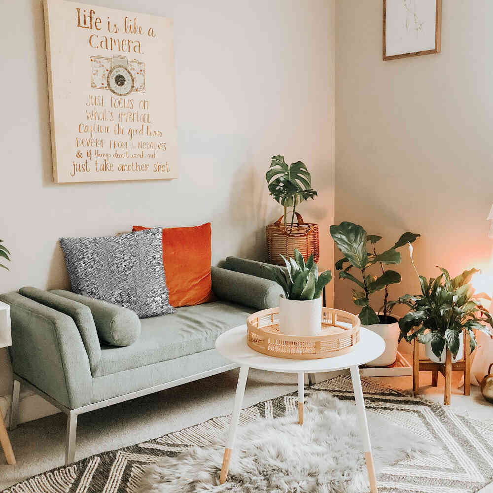 Almohada de salud gris corazones geométricos