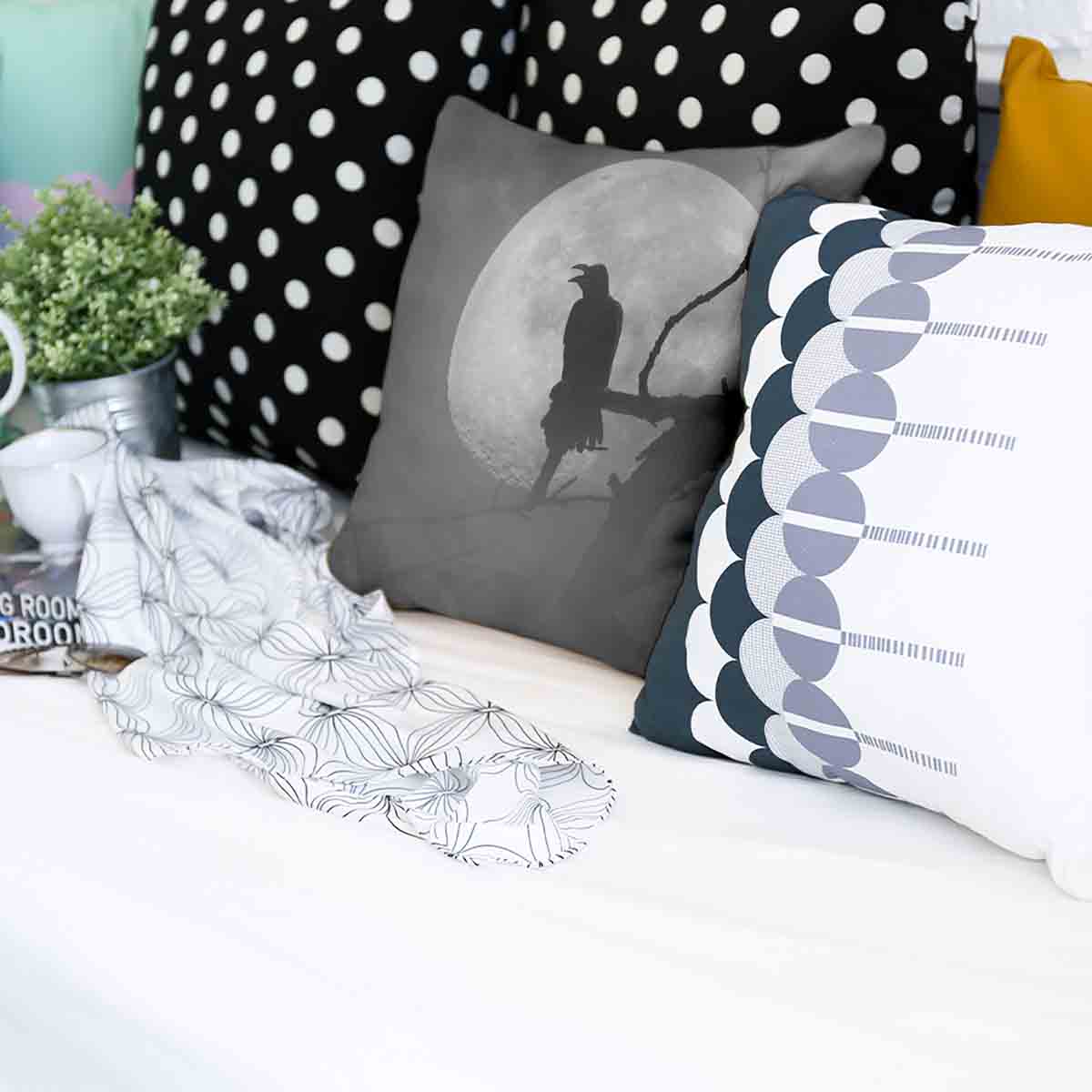 Almohada de salud Cuervo a la luz de la luna