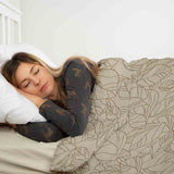 Juego de ropa de cama con manta terapéutica beige con forma de hoja negra