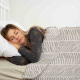 Juego de ropa de cama con manta terapéutica beige con rayas