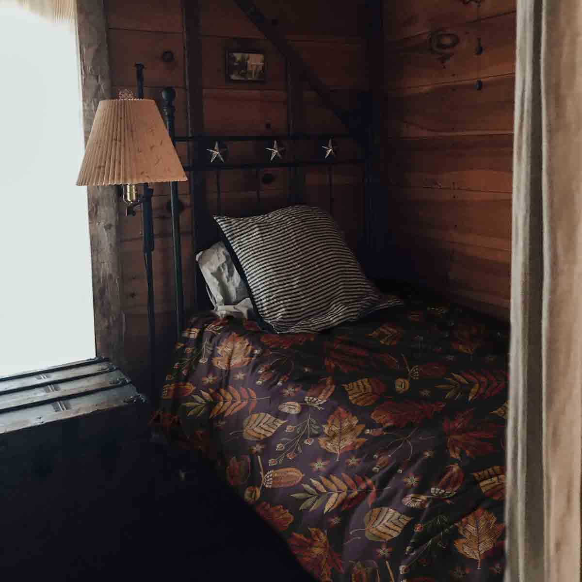 Set de ropa de cama con mantas terapéuticas hojas otoñales marrones