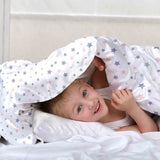 Juego de ropa de cama con mantas terapéuticas blancas con estrellas