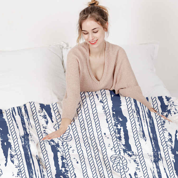 Set de ropa de cama con manta terapéutica y patrón a rayas