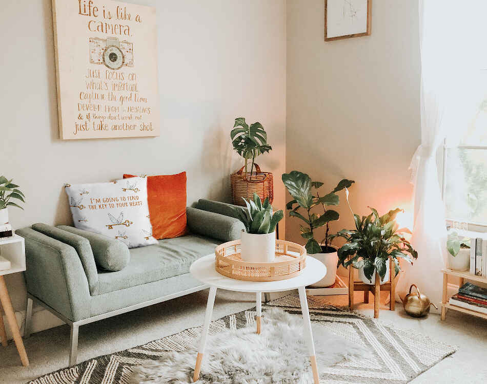 Almohada de salud blanca con llave voladora