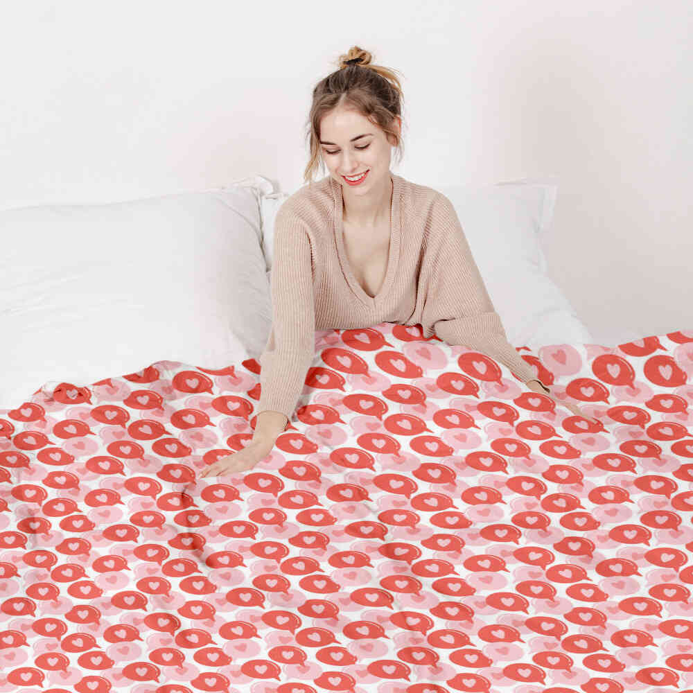 Set de ropa de cama con manta terapéutica y burbuja de diálogo con corazón