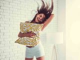 Almohada de salud con ramas amarillas
