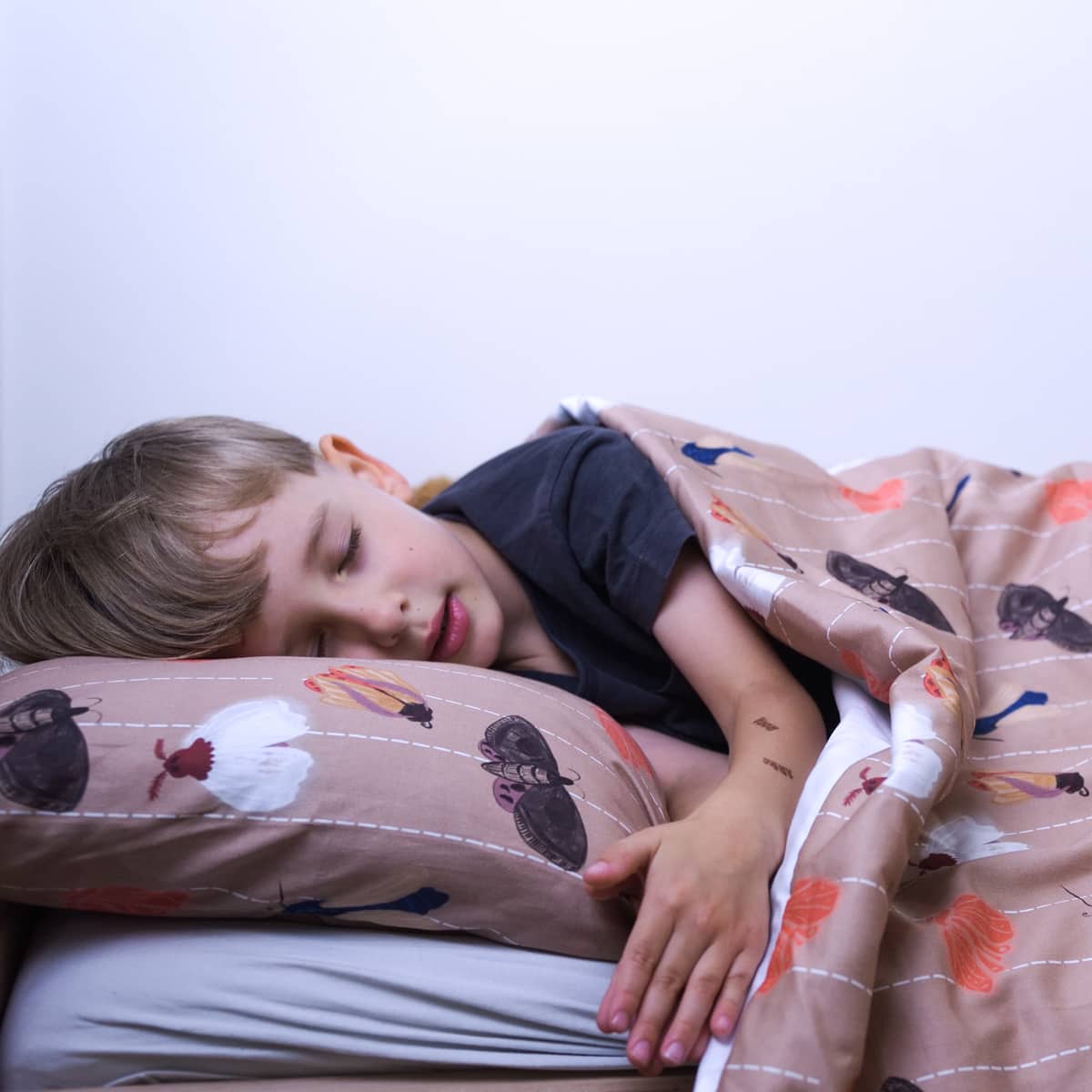 Almohada de salud con diseño de insectos para niños