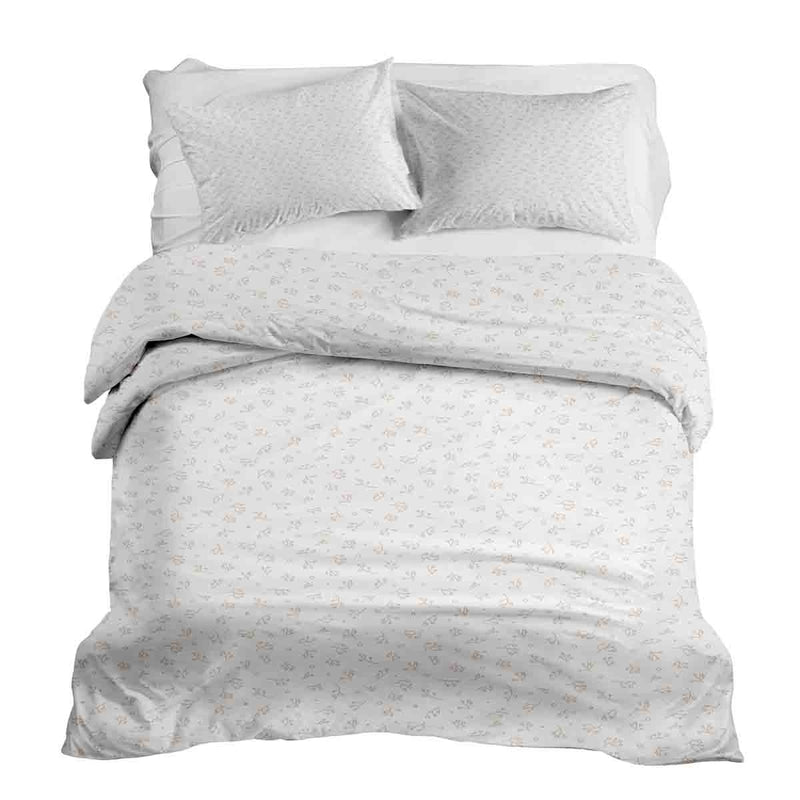 Set de ropa de cama con mantas terapéuticas y delicados ramos de flores