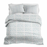 Juego de ropa de cama con manta terapéutica blanca con formas azules