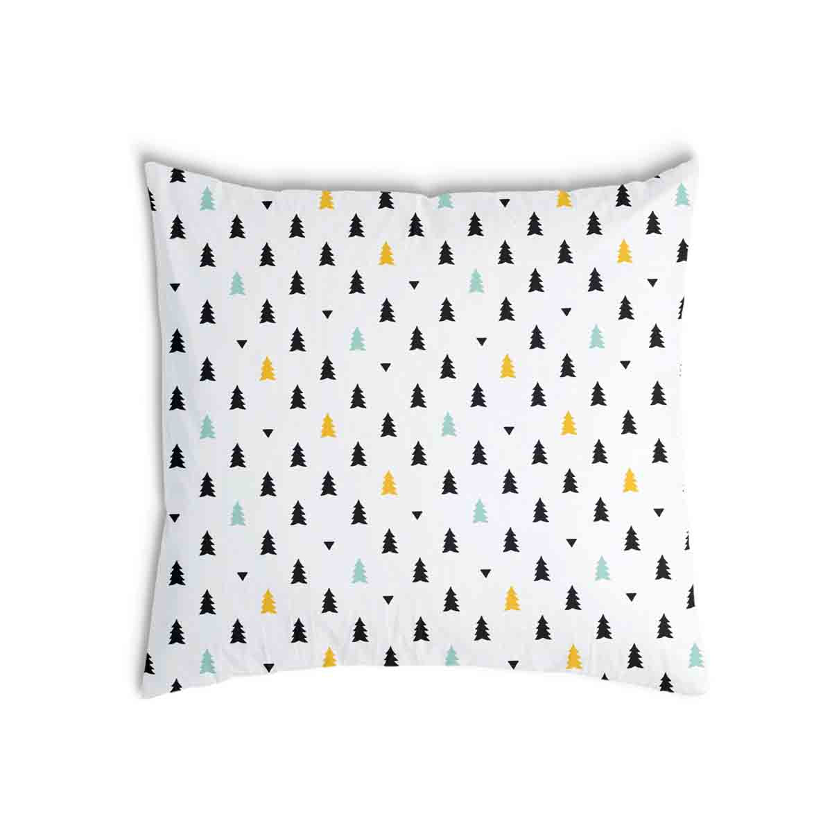 Almohada de salud blanca con pequeños abetos