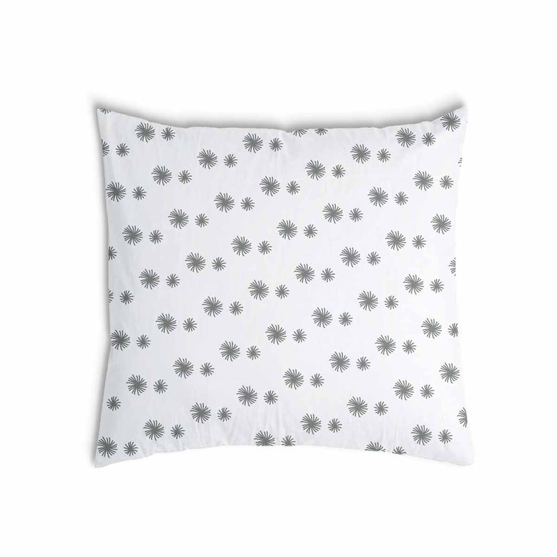 Almohada de salud blanca con borlas grises