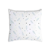 Almohada de salud blanca con plumas y puntos