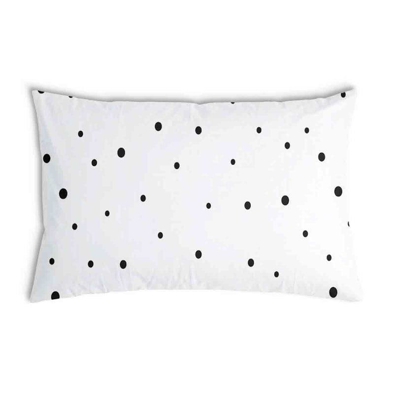Almohada de salud blanca con puntos dispersos