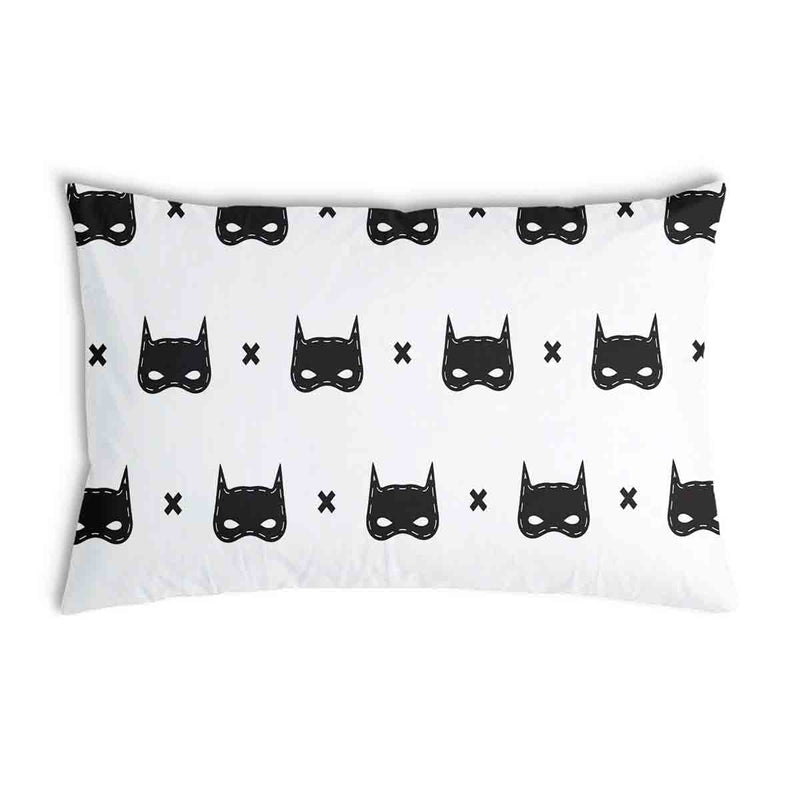 Almohada de salud blanca con máscara de gato