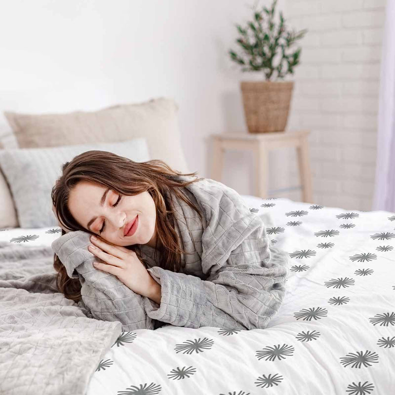 Juego de ropa de cama con mantas terapéuticas blanco con borlas grises