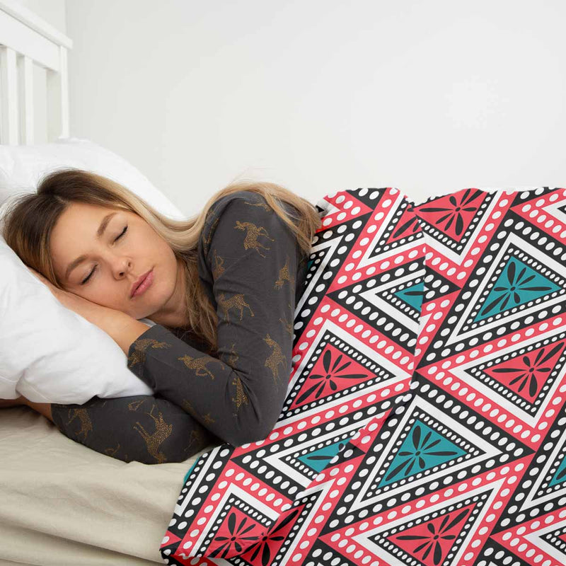 Set de ropa de cama con mantas terapéuticas y triángulos coloridos