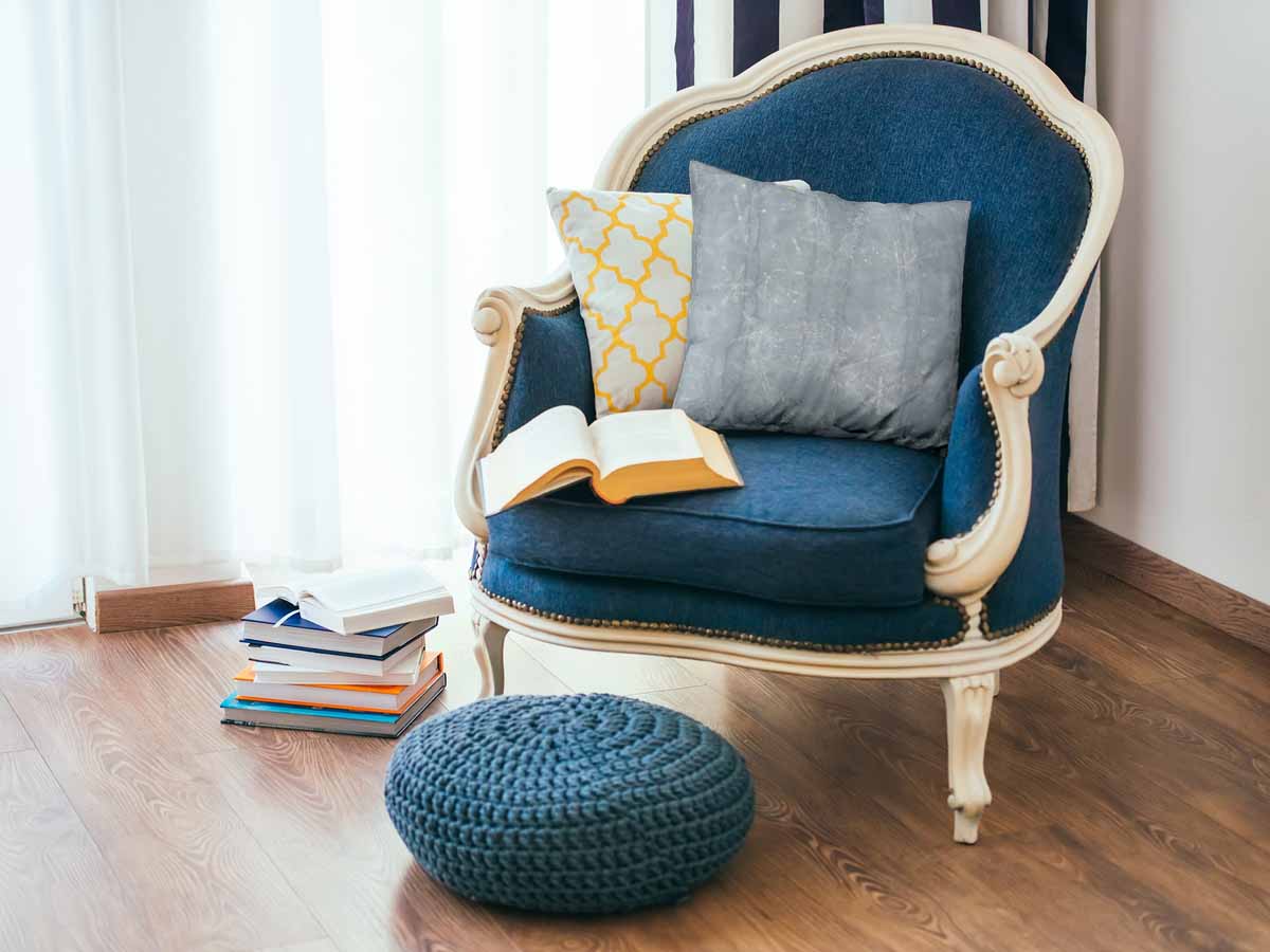 Almohada de salud gris con copos de nieve