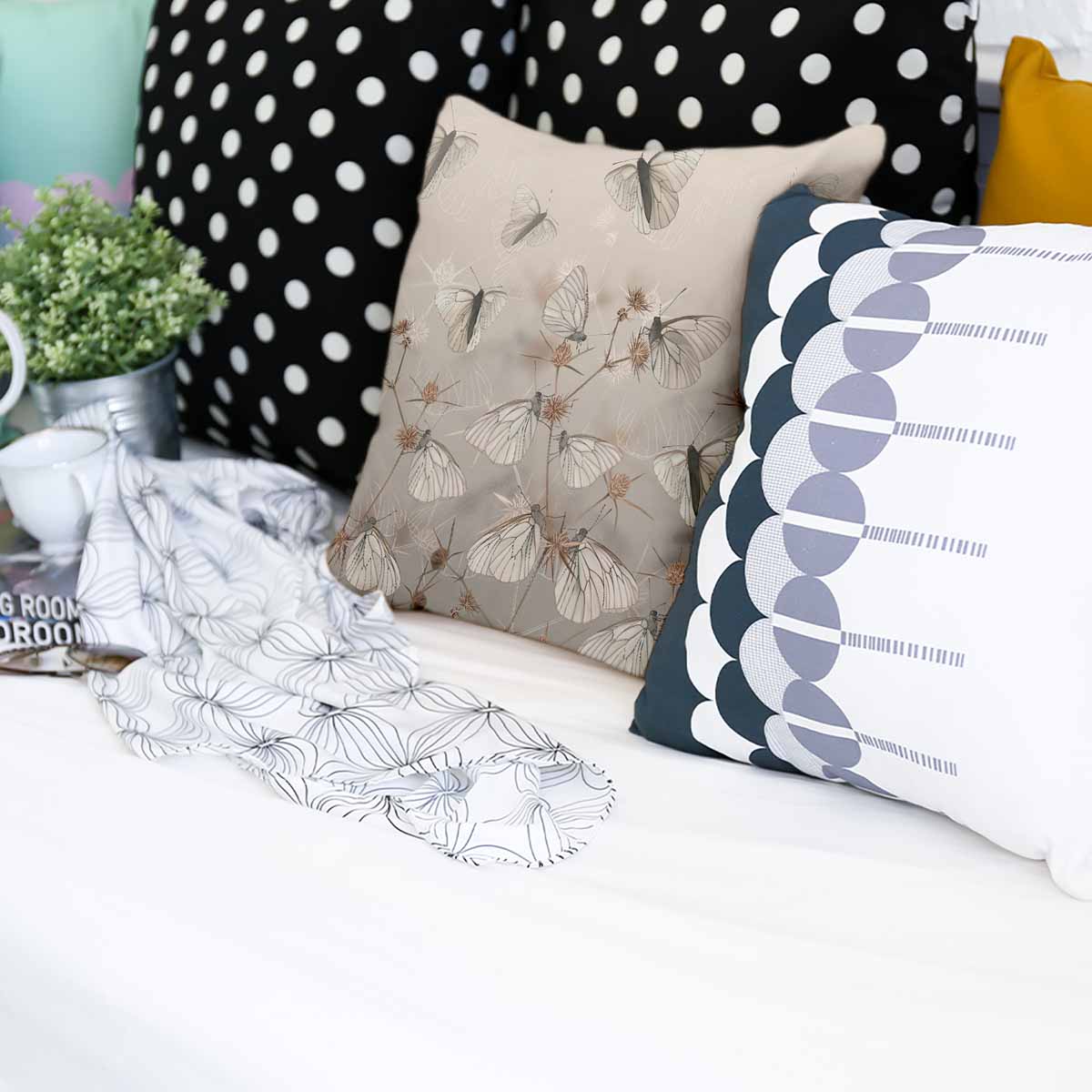 Almohada de salud beige con polillas