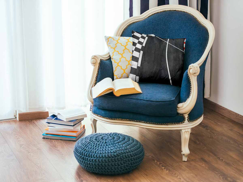 Almohada de salud gris oscuro con rayas blancas