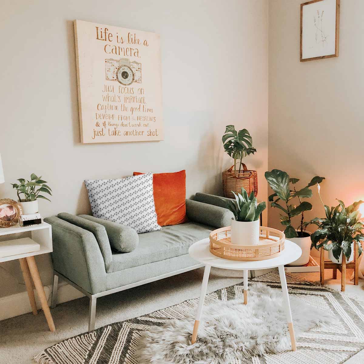 Almohada de salud blanca con círculos grises