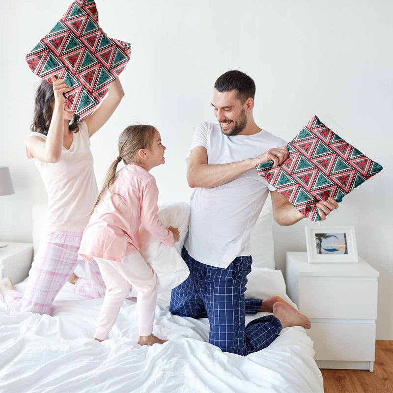 Almohada de salud con triángulos de colores