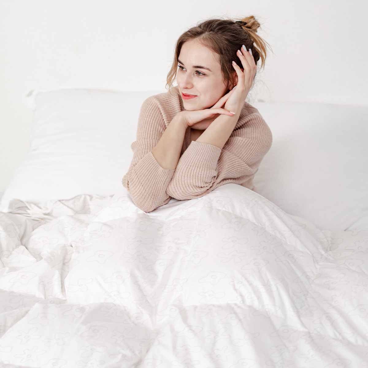 Set de ropa de cama con mantas terapéuticas blancas con delicadas flores