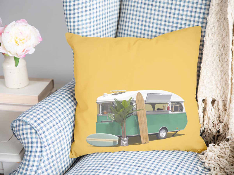 Almohada de salud amarilla con autobús