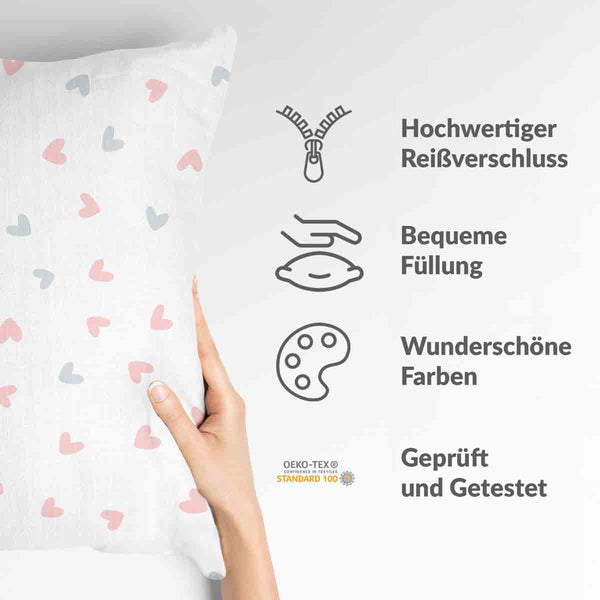 Almohada de salud blanca con pequeños corazones