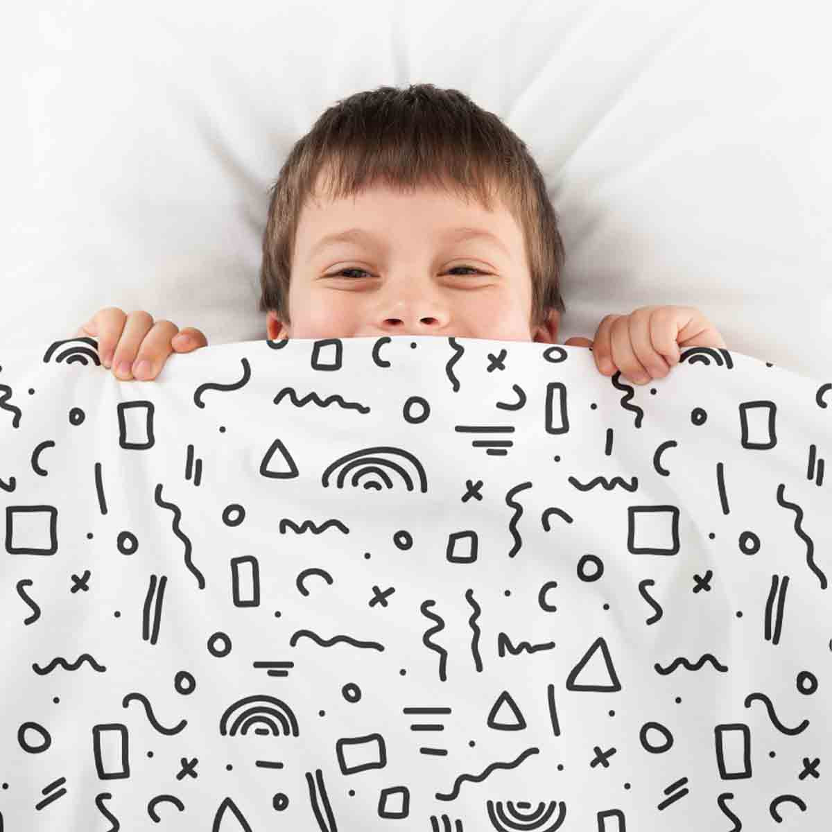 Set de ropa de cama con mantas terapéuticas blanco con formas en negro