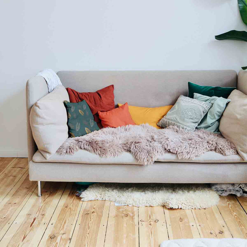 Almohada de salud verde con hoja dorada