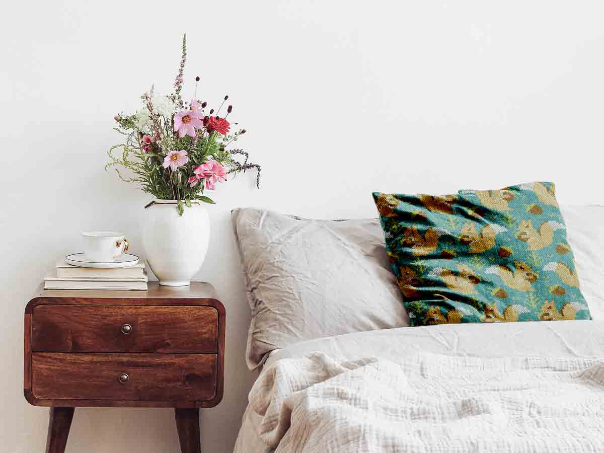 Almohada de salud verde con ardilla