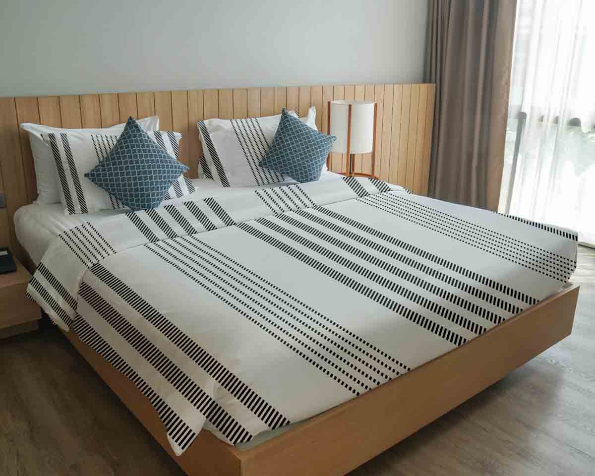 Set de ropa de cama con mantas terapéuticas gris con rayas gruesas y delgadas