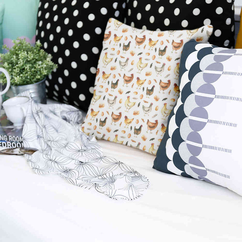 Almohada de salud blanca con gallinas