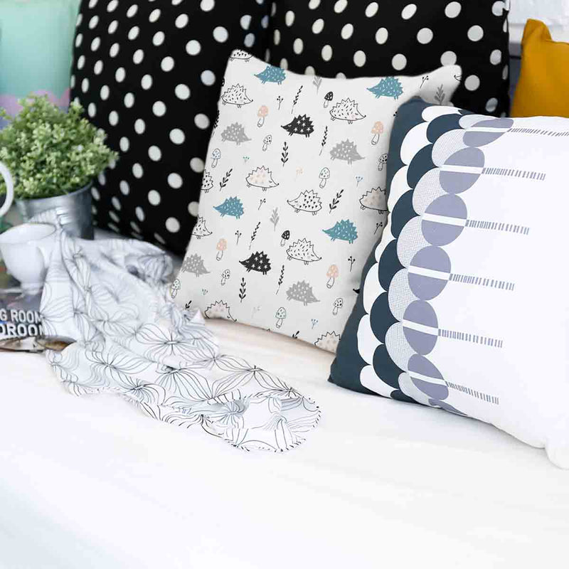 Almohada de salud blanca con erizo