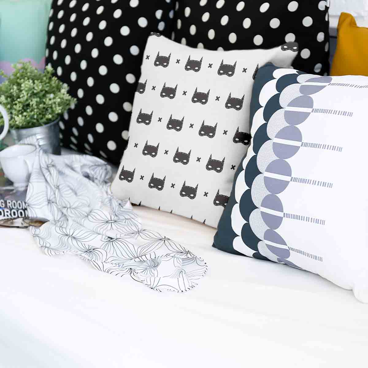 Almohada de salud blanca con máscara de gato