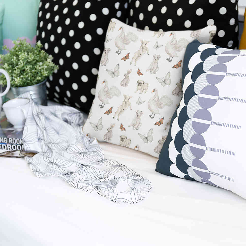 Almohada de salud blanca con animales adorables