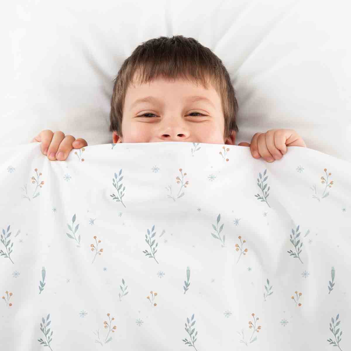 Set de ropa de cama con manta terapéutica blanca con flores de primavera